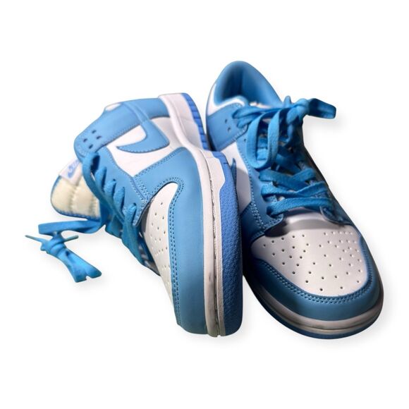Athletic_Shoes